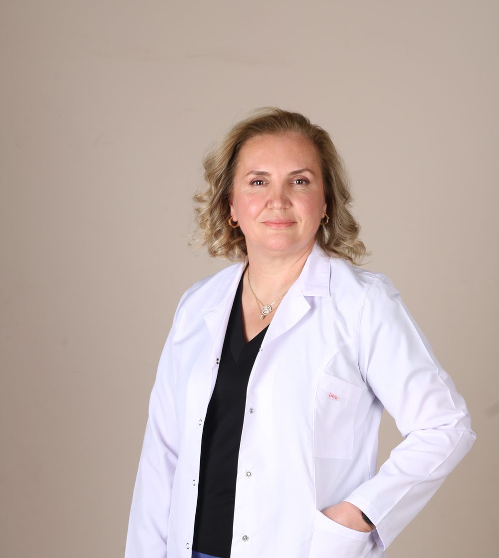 Doç. Dr. Şükran Doğru muayene sırasında